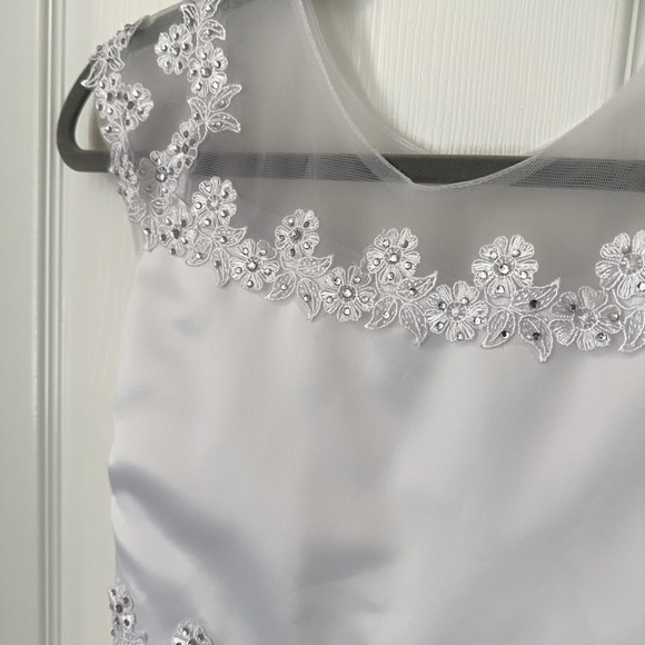 Elegant White Floral Kids Formal Dress - Picture 2 of 16